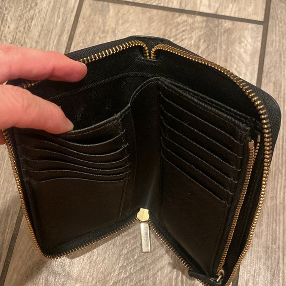 Tory Burch zip wallet - Picture 3 of 7